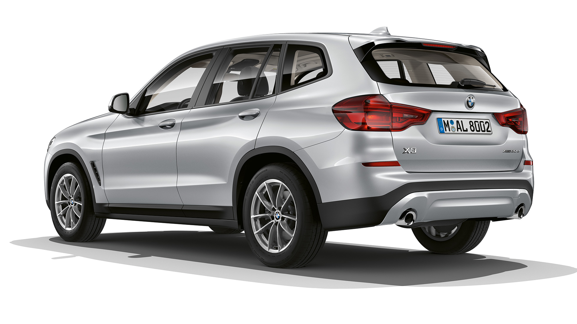 BMW X3, базовая модель, снимок сзади с поворотом в три четверти