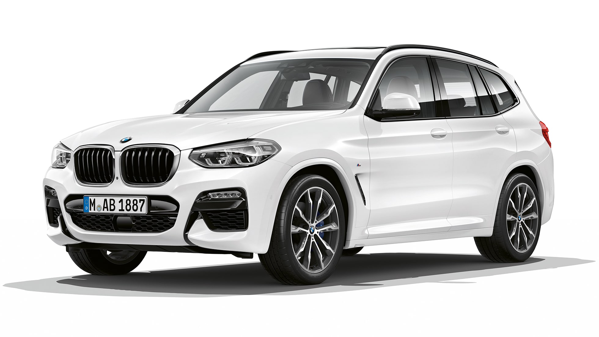 BMW X3 M40i, модель M Sport, снимок спереди с поворотом в три четверти