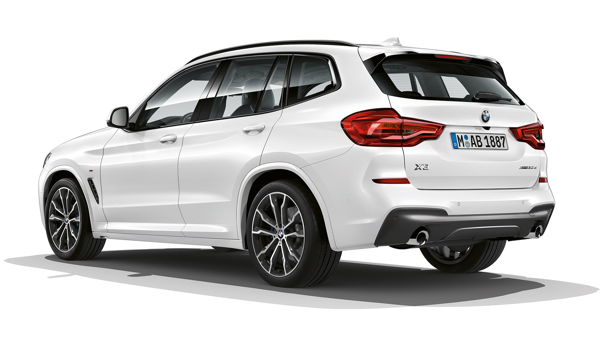 BMW X3 M40i, модель M Sport, снимок сзади с поворотом в три четверти