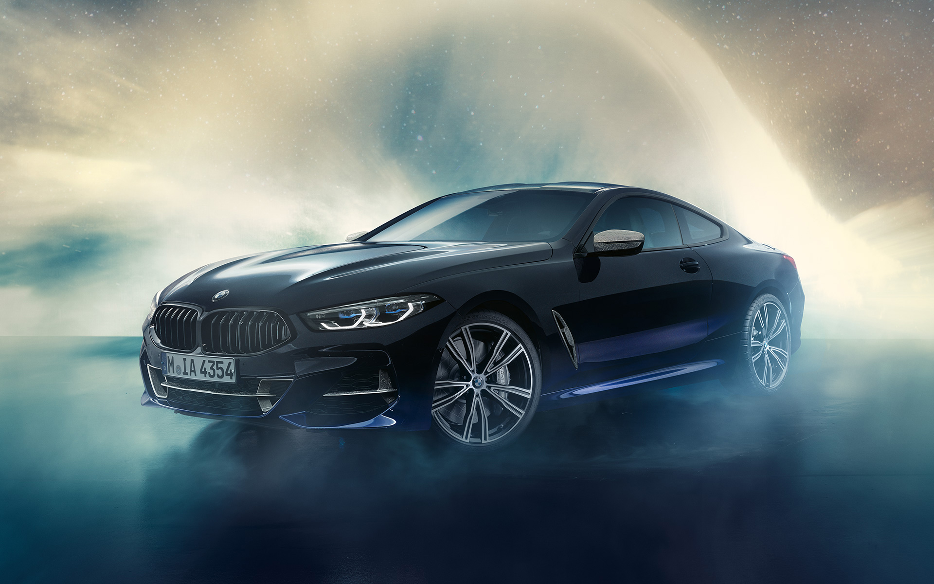 BMW M850i xDrive NIGHT SKY BMW Individual G15 2019, вид спереди в три четверти на фоне метеоритного дождя